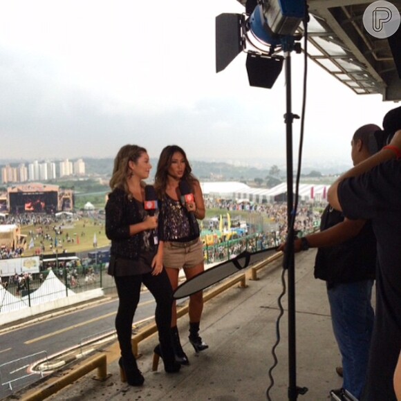Fernanda Souza apresentou a transmissão do Lollapalooza ao lado de Daniele Suzuki, nos dias 28 e 29 de março de 2015