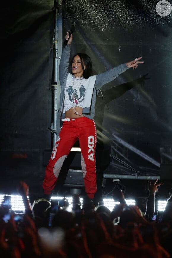Rihanna se apresenta no March Madness Festival em Indianápolis, Indiana, nos Estados Unidos