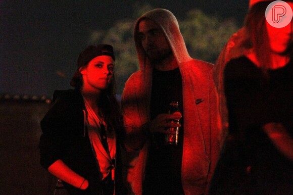 Robert Pattinson e Kristen Stweart foram flagrados no festival Coachella em abril