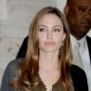 Angelina Jolie faz cirurgia de retirada dos seios para evitar o câncer de mama, em 14 de maio de 2013