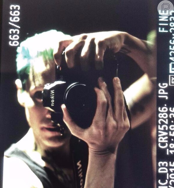 Jared Leto aparece pela primeira vez com cabelo verde em foto divulgada no Twitter de David Ayer, diretor de 'Esquadrão Suicida'