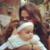 Bruna Marquezine posta foto beijando Giovana, o bebê que dá vida a Jéssica, filha de Morena e Théo, em 'Salve Jorge', em 15 de maio de 2013