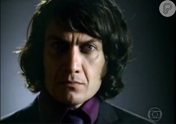 Gabriel Braga Nunes interpreta o professor Aristóbulo, que se transforma em lobisomem em 'Saramandaia'