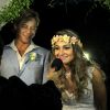 Theo Becker se casa com médica Raphaela Lamim em cerimônia na praia, em 18 de abril de 2015