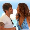 Bruno Gagliasso e Camila Pitanga gravam cenas da novela 'Babilônia' na praia do Leme, no Rio de Janeiro, nesta segunda-feira, 20 de abril de 2015