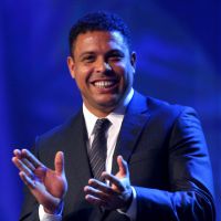 Carnaval 2016: Ronaldo negocia homenagear ídolos do esporte em desfile de escola