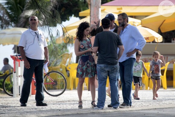 Maria Flor e Domingos Montagner gravaram cenas da novela 'Sete Vidas' em praia do Rio
