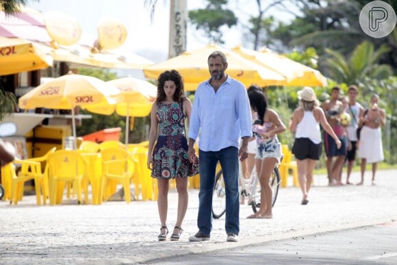 Maria Flor e Domingos Montagner gravaram cenas da novela 'Sete Vidas' na praia da Barra da Tijuca