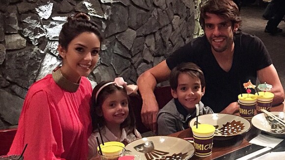 Kaká comemora aniversário ao lado de Carol Celico e filhos: 'Papai mais gato'