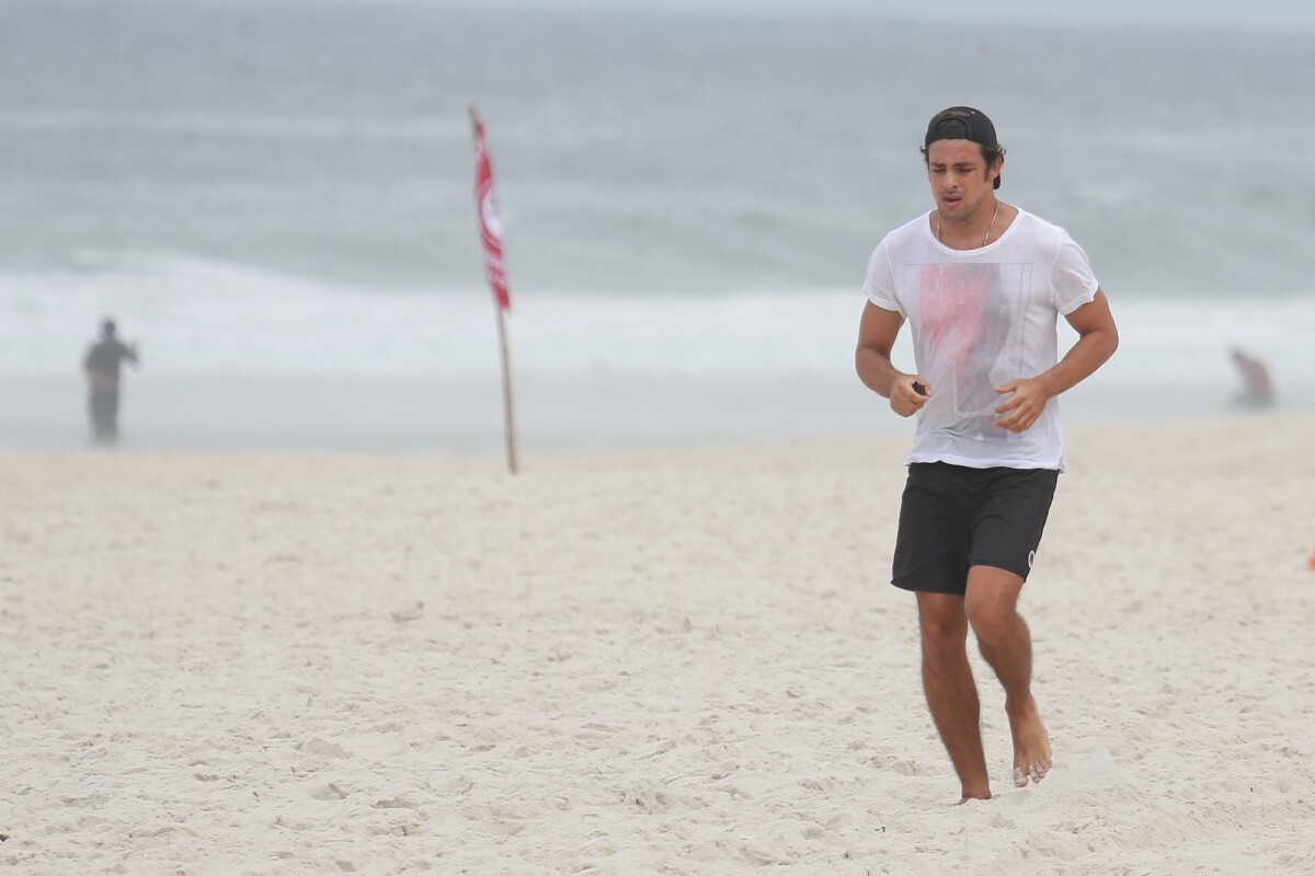 Foto Cauã Reymond é incansável! O galã ainda reservou parte da manhã