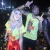 Ex-BBBs Aline e Fernando se divertem juntos em micareta na Bahia no trio elétrico do cantor Léo Santana