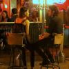 Fiuk esteve em um restaurante da Barra Tijuca, Zona Oeste do Rio de Janeiro, acompanhado da atriz Tina Kara, na noite desta quinta-feira, 23 de abril de 2015