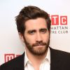 Dentre os namorados famosos está o ator Jake Gyllenhaal, com quem ela perdeu a virgindade