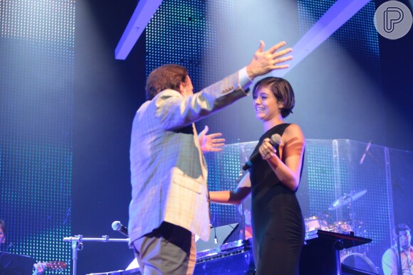 Sophie Charlotte solta a voz em show do maestro Eduardo Lages no Rio de Janeiro