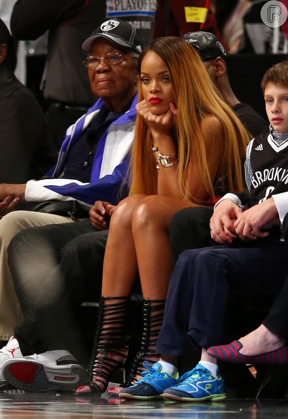 Rihanna e Chris Brown devem retomar o namoro em alguns meses, segundo o pai da cantora
