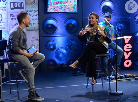 Junior entrevistou Gaby Amarantos no programa que marcou sua estreia como apresentador