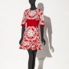 O vestido escolhido por Bruna Marquezine para a festa da novela 'I Love Paraisópolis' está á venda na loja online da grife Dolce & Gabbana por US$ 6.995, aproximadamente R$ 21 mil