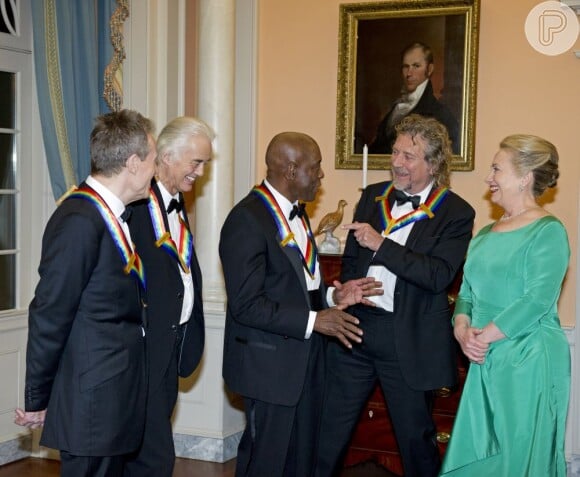 John Paul Jones, Jimmy Page, Buddy Guy e Robert Plant participam, com Hillary Clinton, da cerimônia de premiação do Kennedy Center, em Washington, em 1º de dezembro de 2012