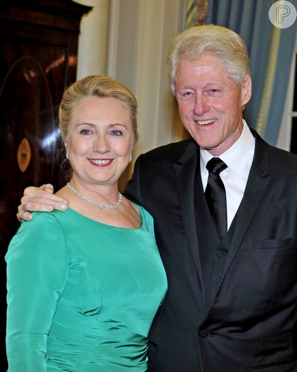 Bill Clinton e Hillary Rodham Clinton posam na cerimônia de premiação do Kennedy Center, em Washington, em 1º de dezembro de 2012