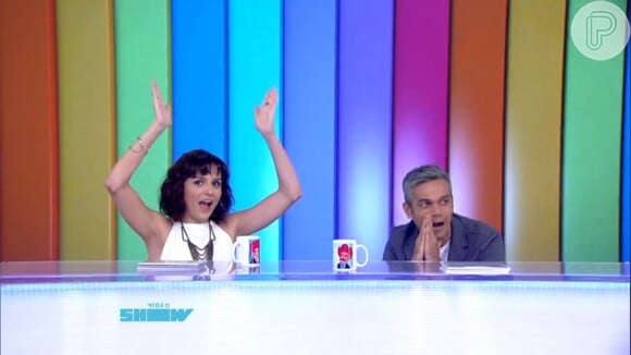 Durante o 'Vídeo Show', Monica Iozzi e Otaviano Costa se divertiram dançando a música tema de abertura do 'Fantástico'