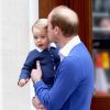 Príncipe William leva o filho, George, em maternidade após Kate Middleton dar à luz uma menina