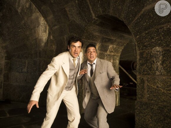 Castilho (Marcelo Médici) e Caíque (Sergio Guizé) são amigos de vidas passadas, em 'Alto Astral'