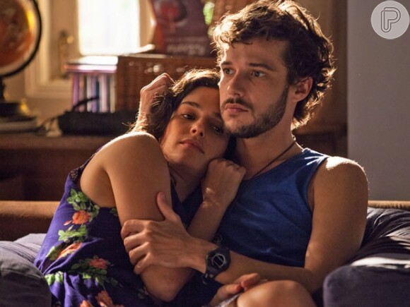 Pedro (Jayme Matarazzo) fica com Taís (Maria Flor) mas continua apaixonado por Júlia (Isabelle Drummond), em 'Sete Vidas'