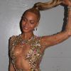 Beyoncé posa com look transparente no Met Gala 2015