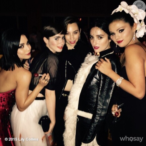 Selena Gomez posa com Vanessa Hudgens no Met Gala 2015