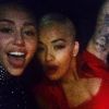 Miley Cyrus e Rita Ora em festa privada de Rihanna após o Met Gala 2015