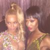 Beyoncé e Naomi Campell posam juntas no Met Gala 2015