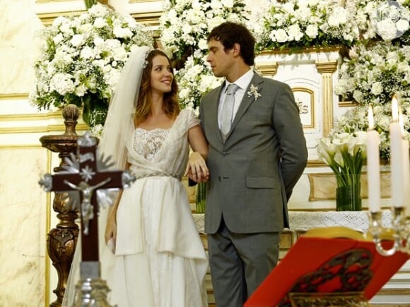 Laura (Nathalia Dill) e Caíque (Sergio Guizé) vão se casar em cerimônia ecumênica, na novela 'Alto Astral'