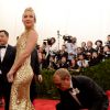 Kate Hudson optou por um vestido mais leve que tinha uma cauda menos volumosa para prestigiar o Met Gala 2015