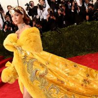 Veja famosas, como Rihanna, que já apostaram em looks de cauda longa no Met Gala
