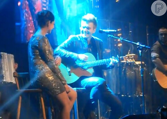 Michel Teló canta ao vivo a música 'Maria' para Thais Fersoza'