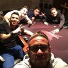Neymar sempre publica fotos nas redes sociais jogando pôquer ao lado de amigos