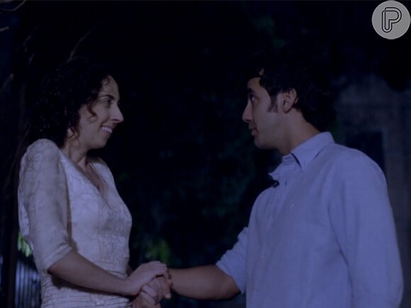 Dirce (Mariana Armellini) e Afeganistão (Gabriel Godoy), mesmo em planos diferntes, tiveram seu final feliz no último capítulo da novela 'Alto Astral'