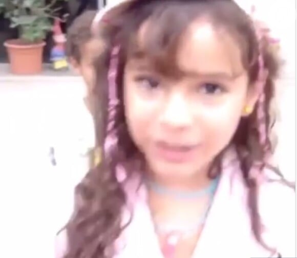 Bruna Marquezine aparece em vídeo postado por Xuxa aos 9 anos e toda desinibida