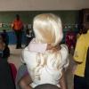 Lady Gaga recebe um abraço apertado de uma das crianças africanas
