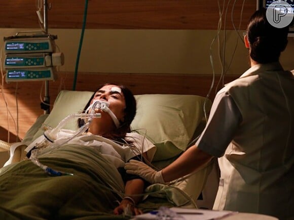 Margot (Maria Casadevall) sofre um acidente de carro com Benjamin (Maurício Destri) e entra em coma induzido, na novela 'I Love Paraisópolis', em 21 de maio de 2015