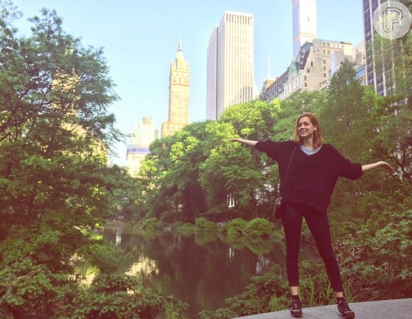 Sophia posa para fotos no Central Park, em Nova York