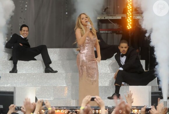 Mariah Carey está em primeiro lugar nas paradas de sucesso com a música 'Beautiful'