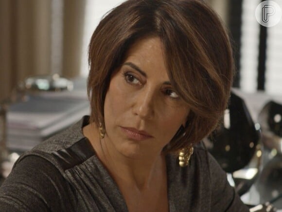 Beatriz (Gloria Pires) corre o risco de ser desmascarada como assassina de Cristóvão (Val Perré), na novela 'Babilônia'