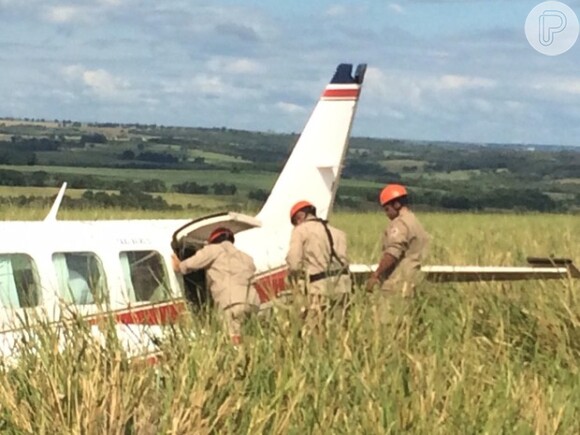 Corpo de Bombeiros faz resgate em avião com Luciano Huck Angélica