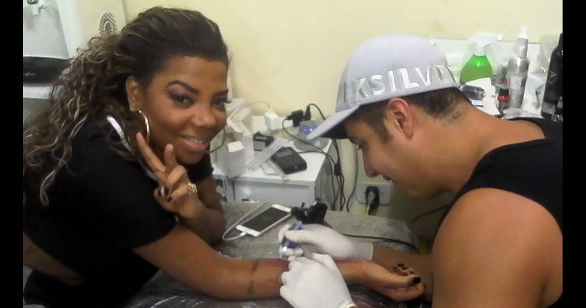Ludmilla Tatua Flor No Braco E Ja Pensa Em Fazer Outra Vai Ser Bem Diferente Purepeople