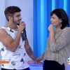 Monica Iozzi encheu Caio Castro de beijos e abraços durante o programa 'Vídeo Show' desta quinta-feira, 28 de maio de 2015