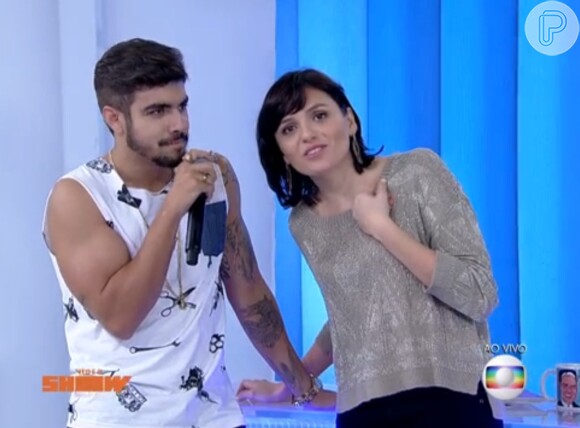 Monica Iozzi encheu Caio Castro de beijos e abraços durante o programa 'Vídeo Show' desta quinta-feira, 28 de maio de 2015