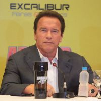 Arnold Schwarzenegger sobre reviver papel após 30 anos:'Como andar de bicicleta'