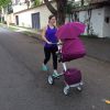 Mirella Santos faz caminhadas enquanto passeia com a filha, Valentina
