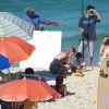 Isabelle Drummond gravou cenas da novela 'Sete Vidas' na manhã desta quinta-feira, 4 de junho de 2015, na praia da Barra da Tijuca, no Rio, e exibiu a boa forma de biquíni e shortinho jeans